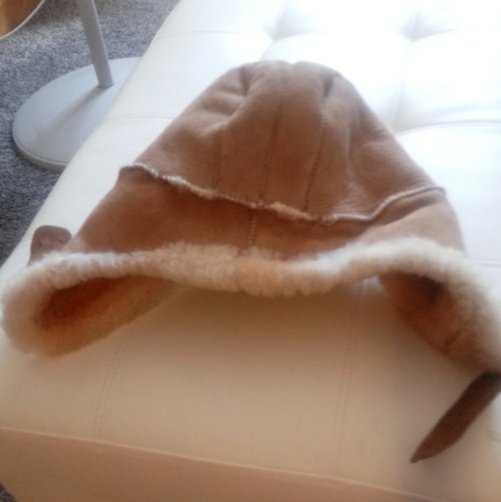 Winter hat with strap